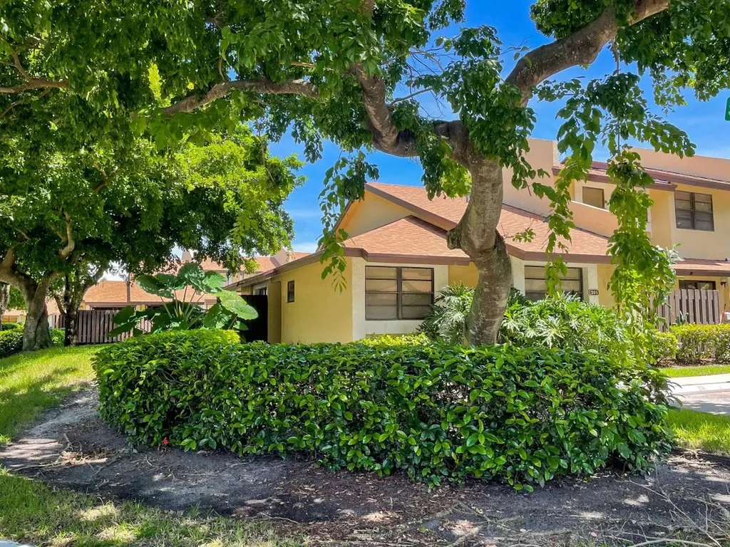 201 SW 97th Terrace Pembroke Pines FL 33025