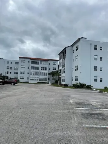 2850 Somerset Drive Lauderdale Lakes FL 33311