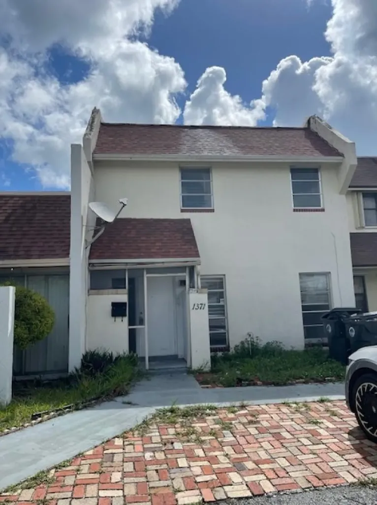 1371 Seaview North Lauderdale FL 33068