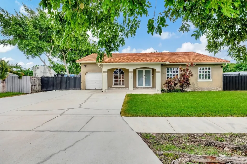 21937 SW 129th Avenue Miami FL 33170