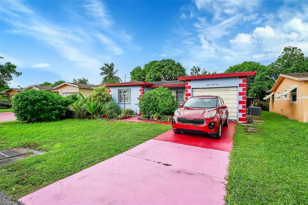 831 SW 64th Avenue North Lauderdale FL 33068