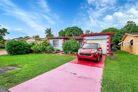 831 SW 64th Avenue North Lauderdale FL 33068