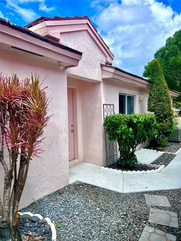 201 NW 75th Terrace Plantation FL 33317