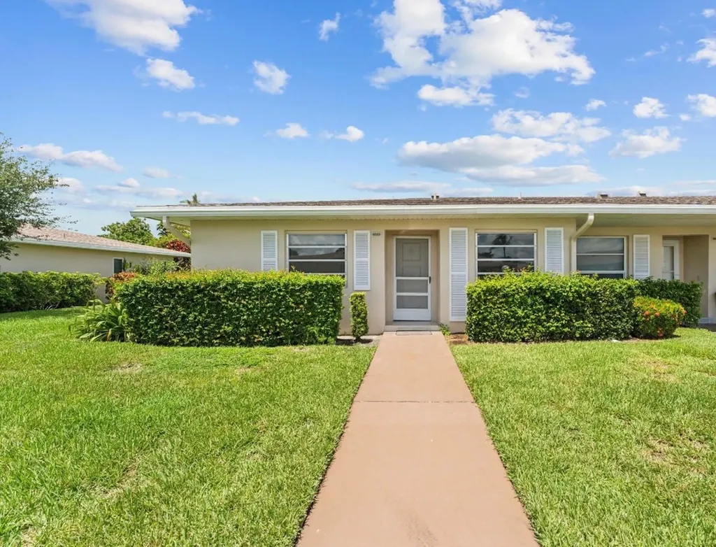 8939 Warwick Drive Boca Raton FL 33433