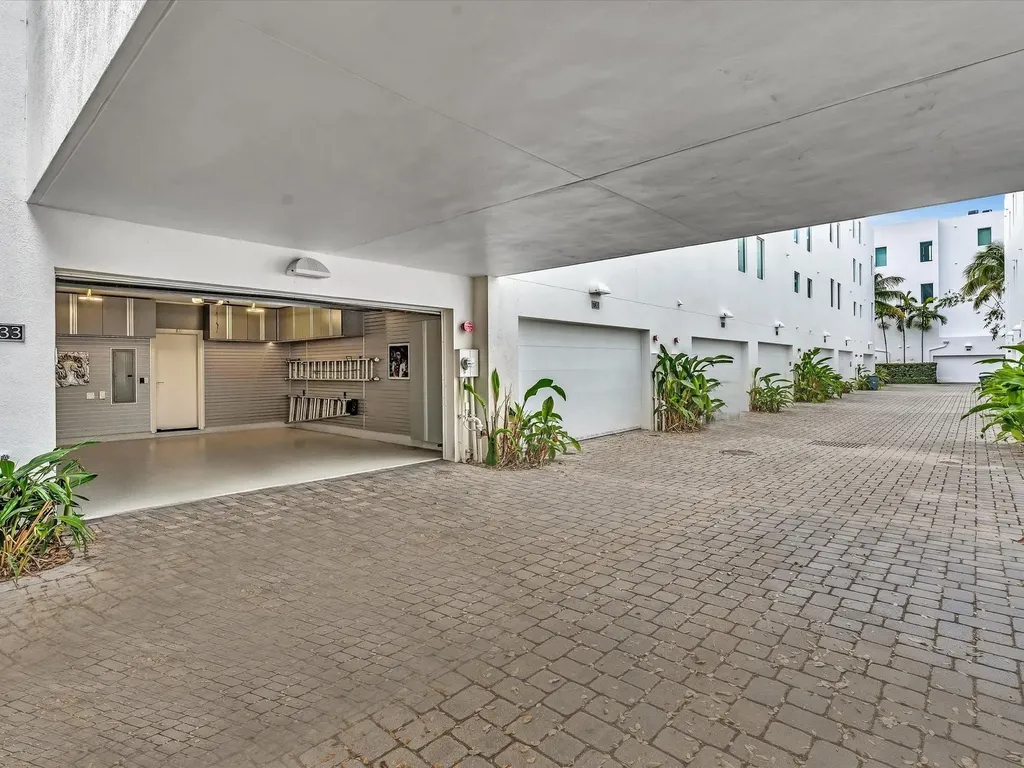733 NE 4th Avenue Fort Lauderdale FL 33304