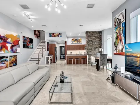 733 NE 4th Avenue Fort Lauderdale FL 33304