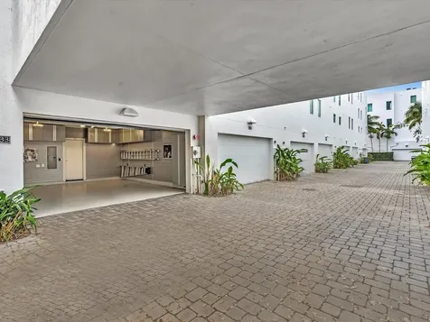 733 NE 4th Avenue Fort Lauderdale FL 33304