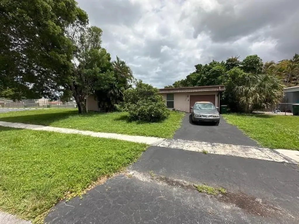 8004 NW 74th Terrace Tamarac FL 33321