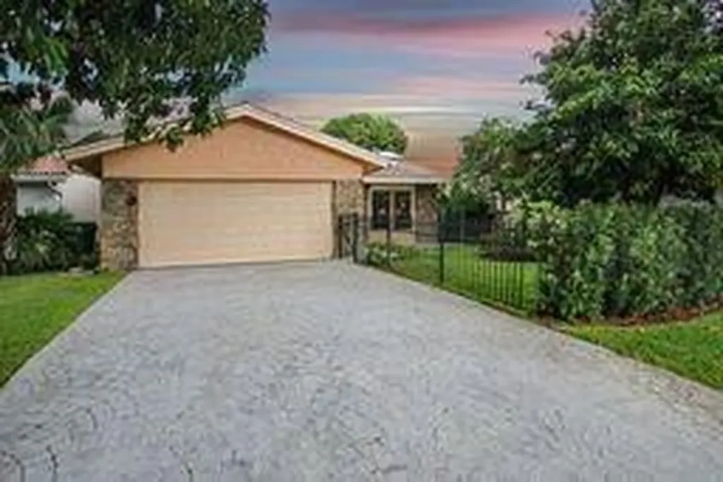 2328 NW 91st Avenue Coral Springs FL 33065