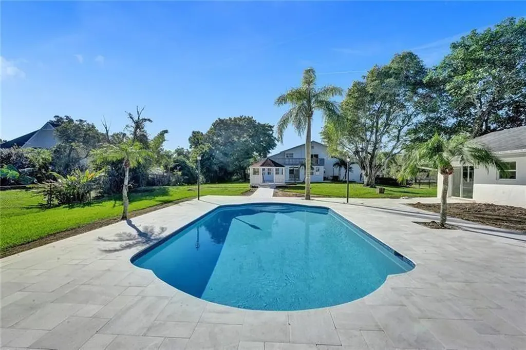 11811 SW 3rd Street Plantation FL 33325