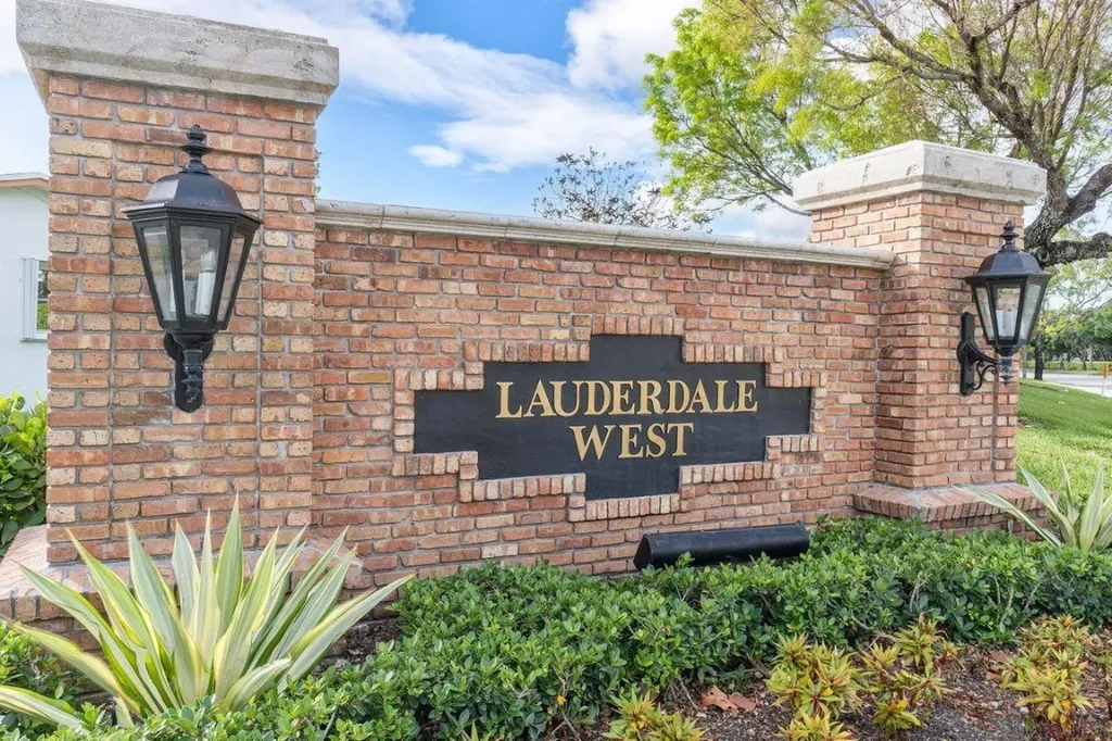 8855 NW 10th Place Plantation FL 33322