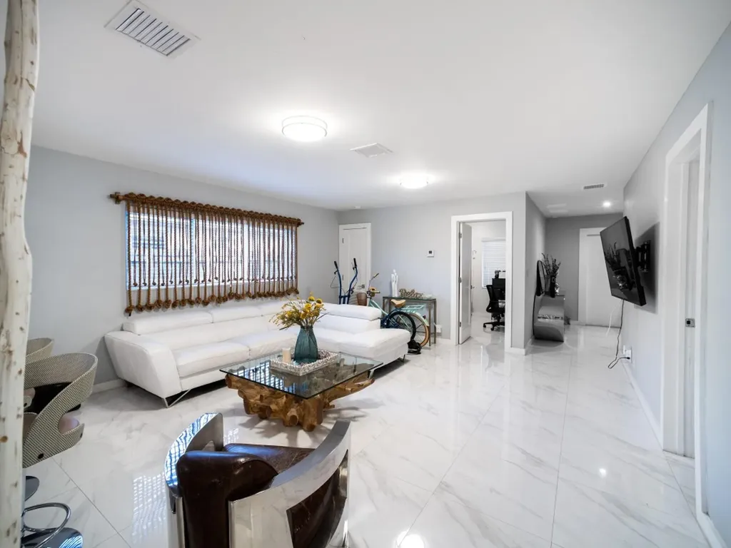 5809 Pierce Street Hollywood FL 33021