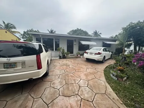 15625 NE 11th Court North Miami Beach FL 33162