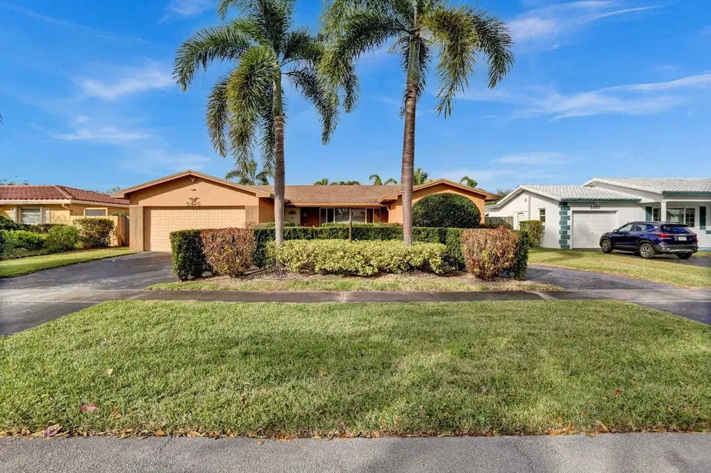 5415 Cleveland Street Hollywood FL 33021