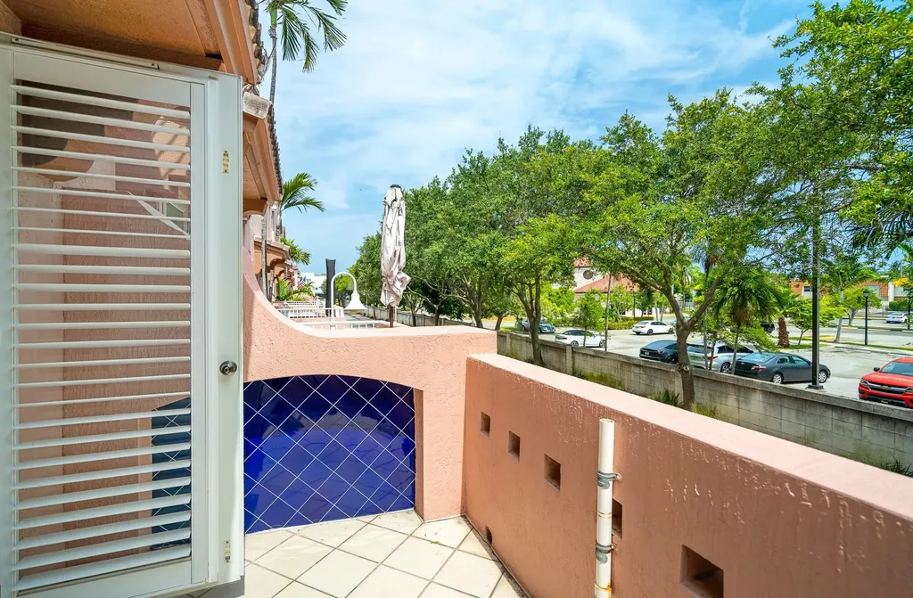 2005 Oceanwalk Terrace Pompano Beach FL 33062