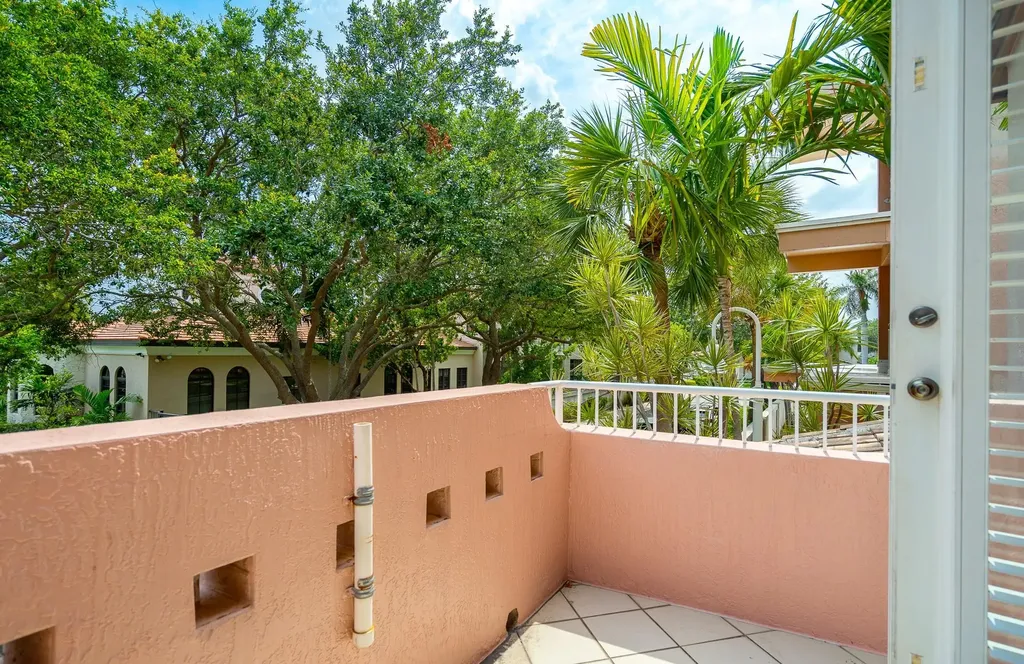 2005 Oceanwalk Terrace Pompano Beach FL 33062