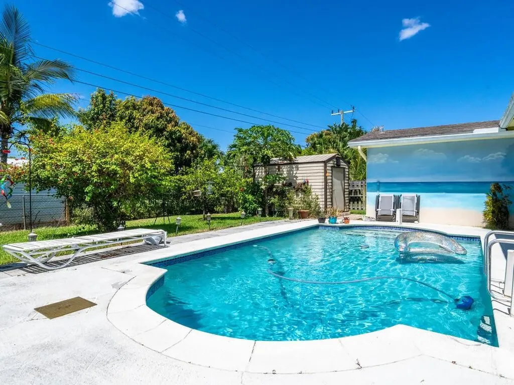 7121 NW 11th Court Plantation FL 33313