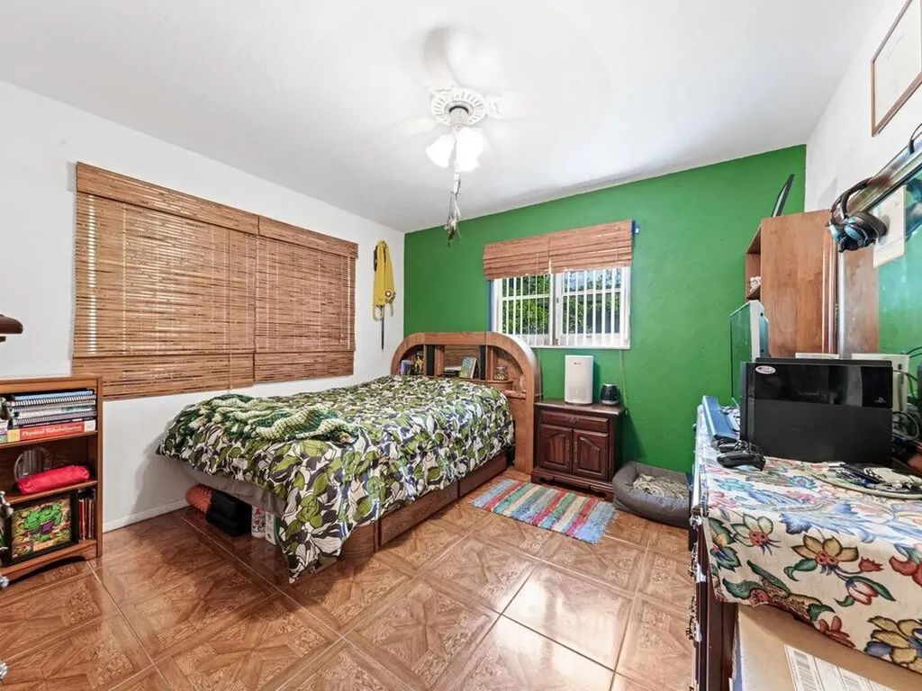 7121 NW 11th Court Plantation FL 33313