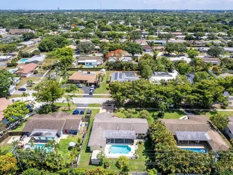 7121 NW 11th Court Plantation FL 33313
