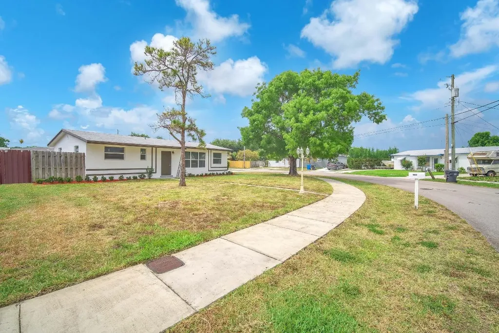 3540 SW 35th Street West Park FL 33023