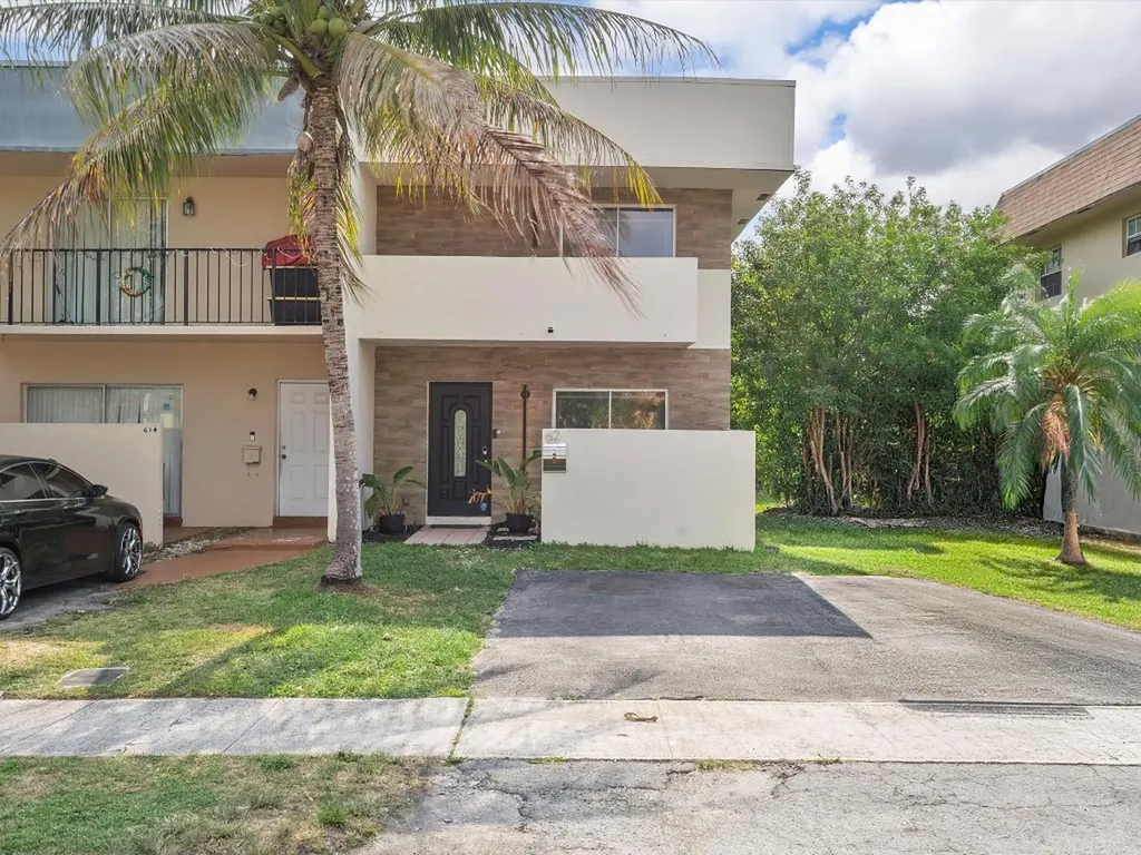 612 SW 80th Terrace North Lauderdale FL 33068