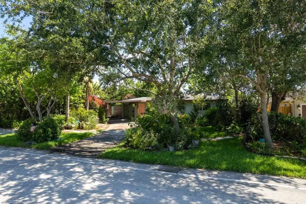 537 Lindell Boulevard Delray Beach FL 33444