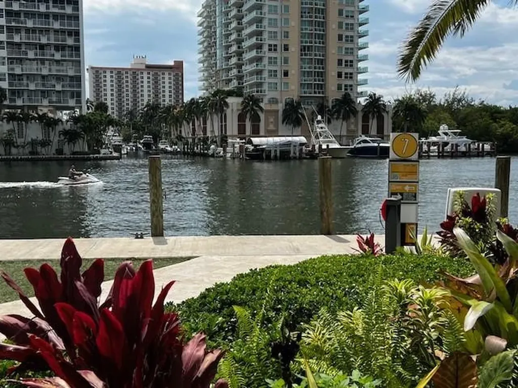 2670 E Sunrise Boulevard Fort Lauderdale FL 33304