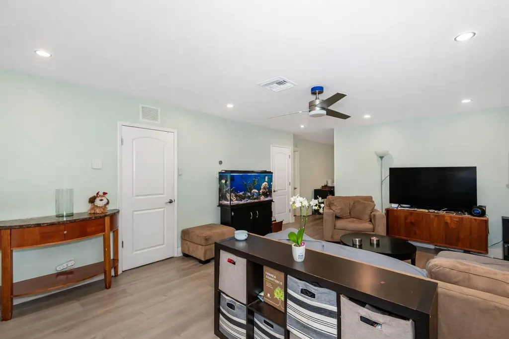 1425 NE 55th Street Fort Lauderdale FL 33334
