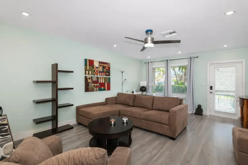 1425 NE 55th Street Fort Lauderdale FL 33334