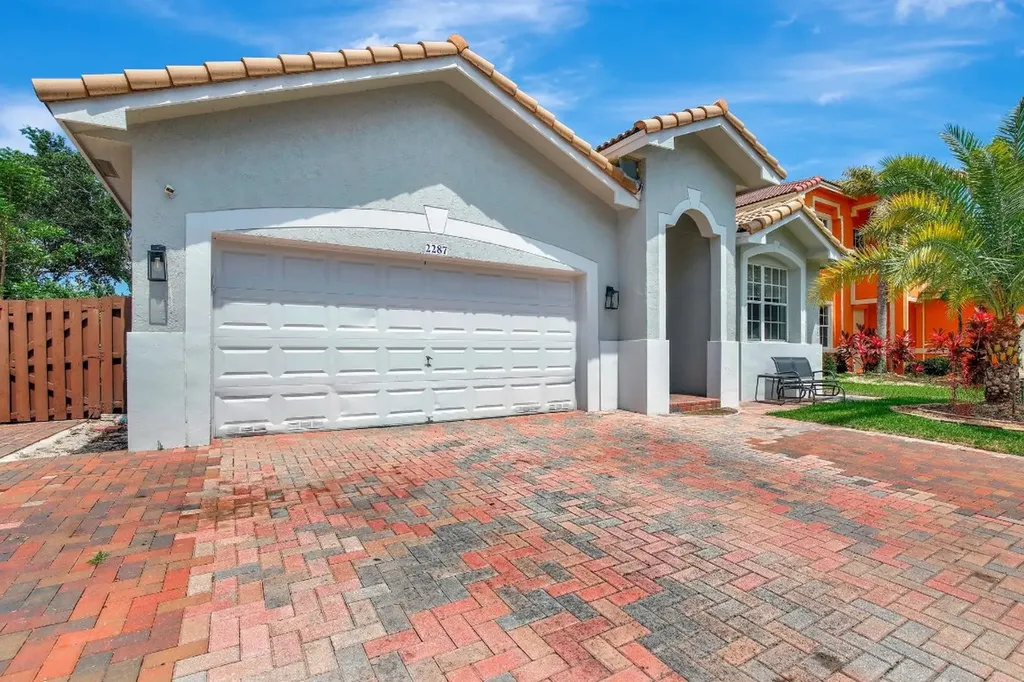 2287 NW 72nd Terrace Hollywood FL 33024