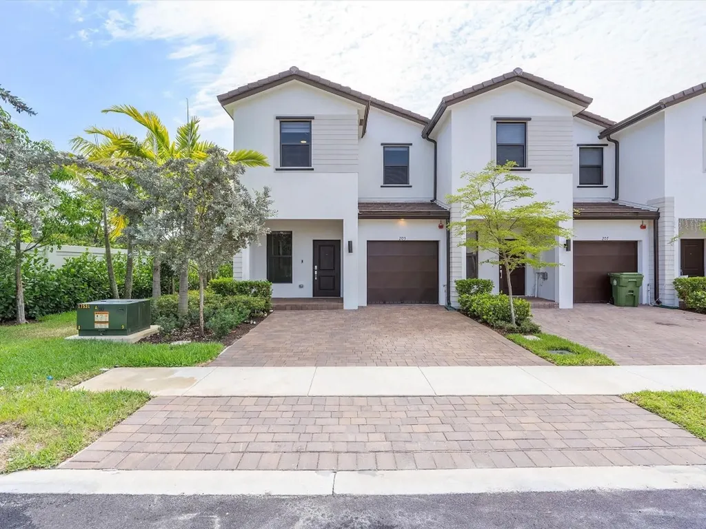 203 SW 159th Terrace Pembroke Pines FL 33027