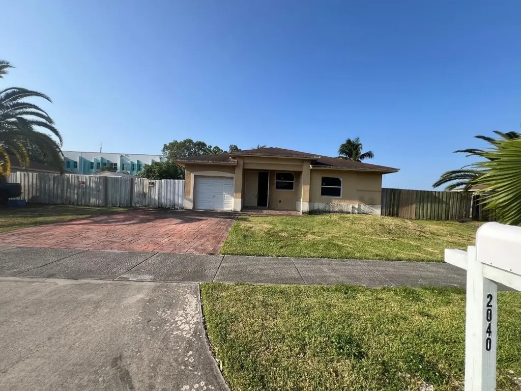 2040 NW 113th Terrace Miami FL 33167