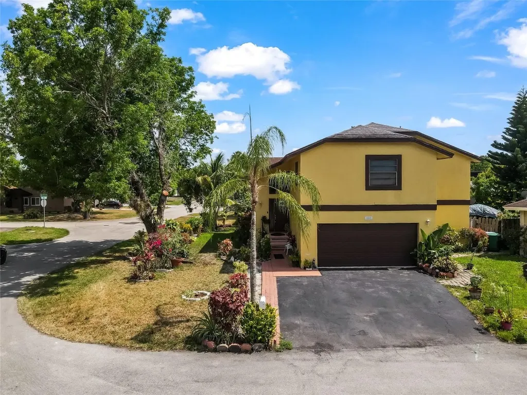 3802 NW 73rd Way Coral Springs FL 33065