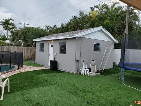 811 S Broadway Lantana FL 33462