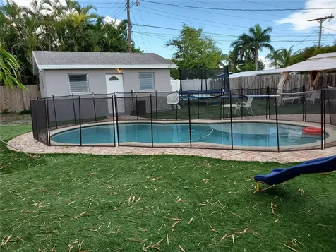 811 S Broadway Lantana FL 33462
