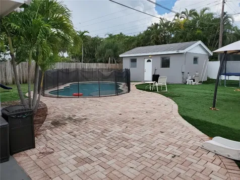 811 S Broadway Lantana FL 33462
