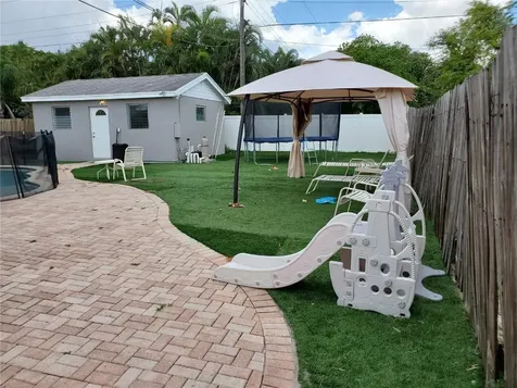 811 S Broadway Lantana FL 33462