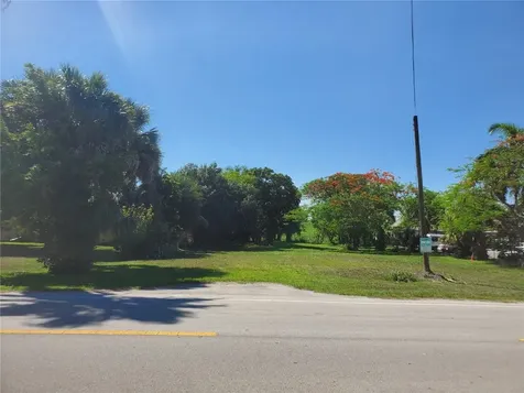 1697 E Main Street Pahokee FL 33476