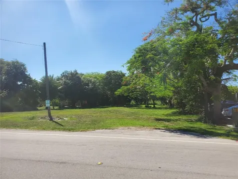 1697 E Main Street Pahokee FL 33476