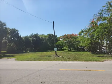 1697 E Main Street Pahokee FL 33476