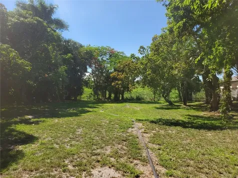 1697 E Main Street Pahokee FL 33476
