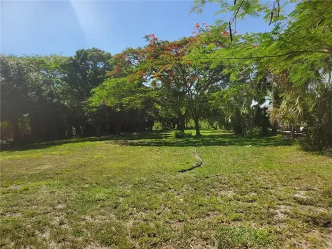 1697 E Main Street Pahokee FL 33476