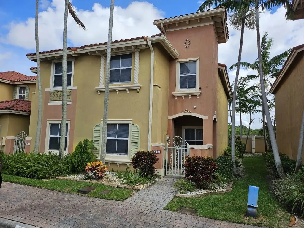 5914 Siena Lane Hollywood FL 33021