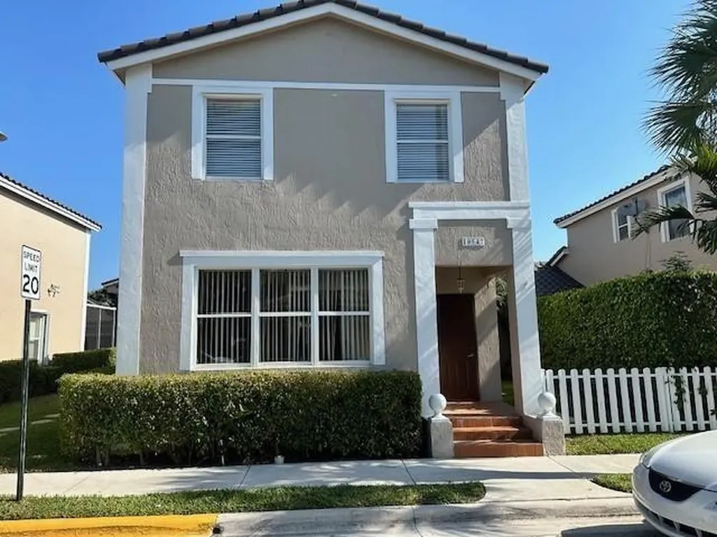 10547 NW 57th Street Coral Springs FL 33076
