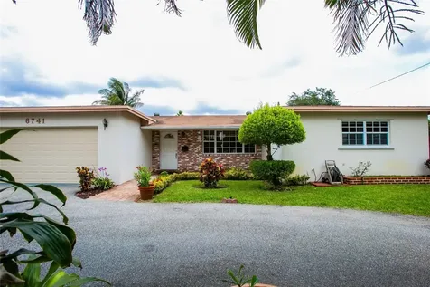 6741 SW 10th Street Pembroke Pines FL 33023