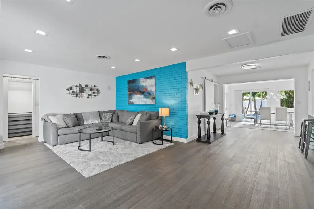 1560 NE 49th Street Oakland Park FL 33334