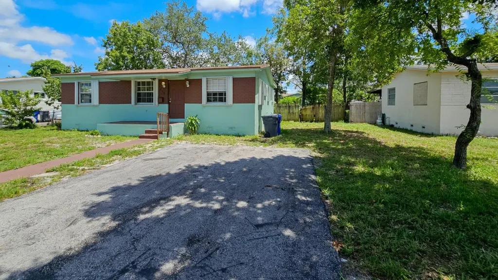7516 Farragut Street Hollywood FL 33024