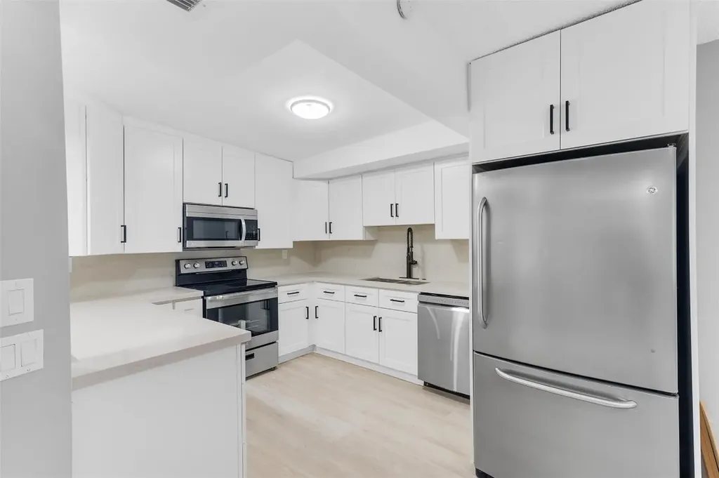 3581 NW 39th Avenue Lauderdale Lakes FL 33309