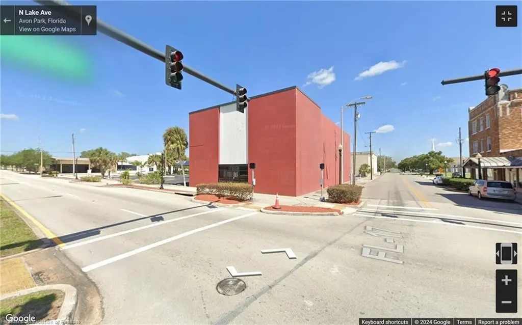 2 W Main Street Avon Park FL 33825