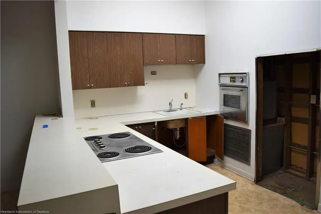 2 W Main Street Avon Park FL 33825